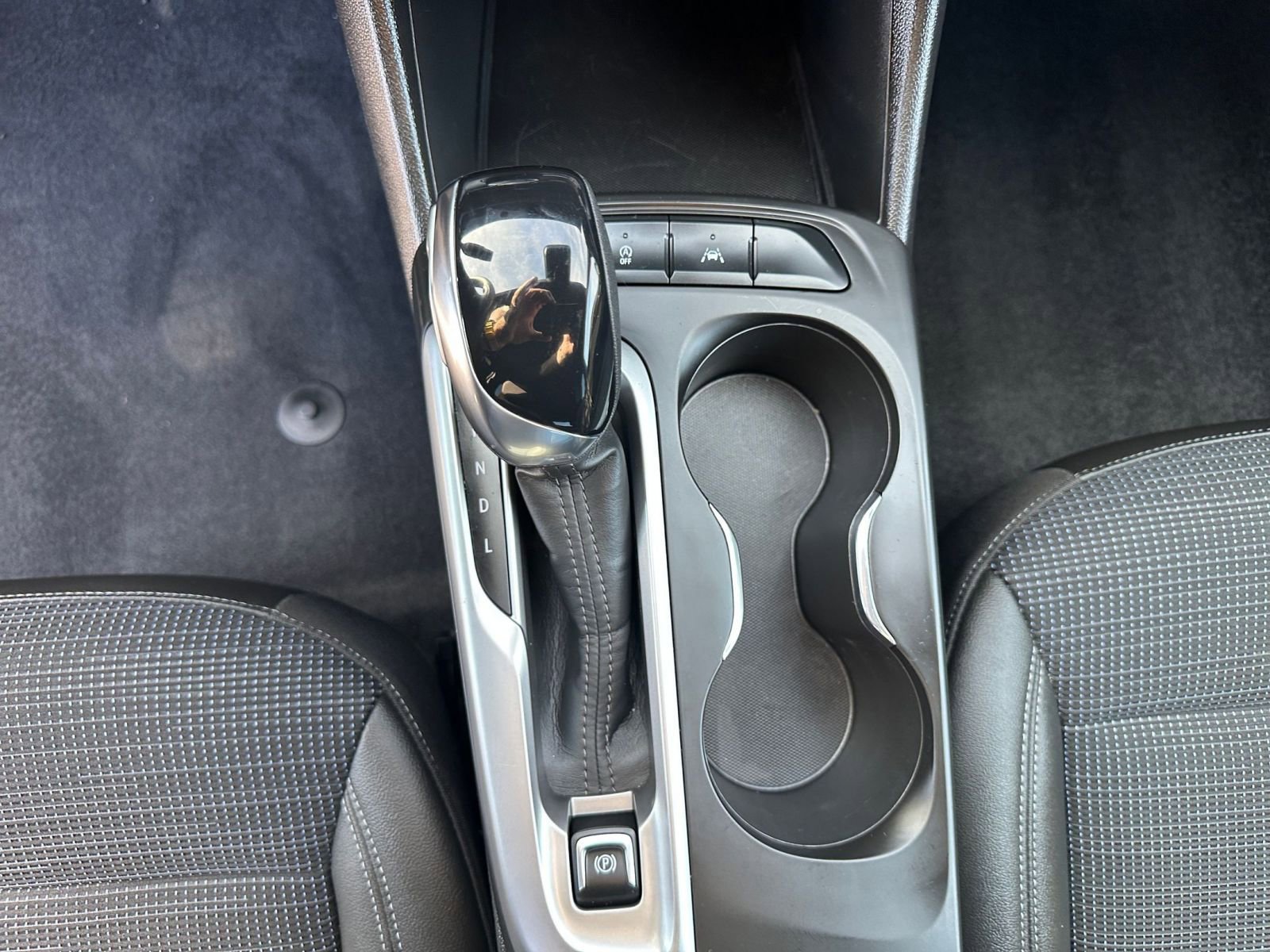 Used 2025 Buick Envista Preferred image 42