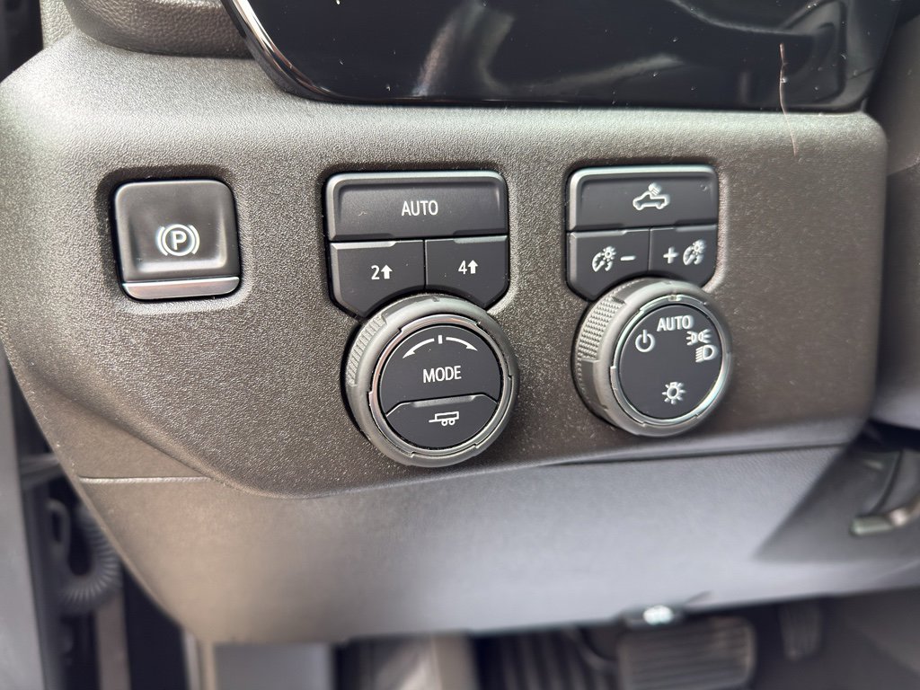 Used 2025 Chevrolet Silverado 1500 LT AWD/4WD image 21