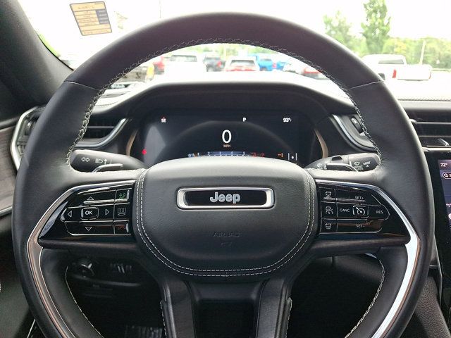 Used 2021 Jeep Grand Cherokee L Overland w/ Luxury Tech Group IV AWD/4WD image 16