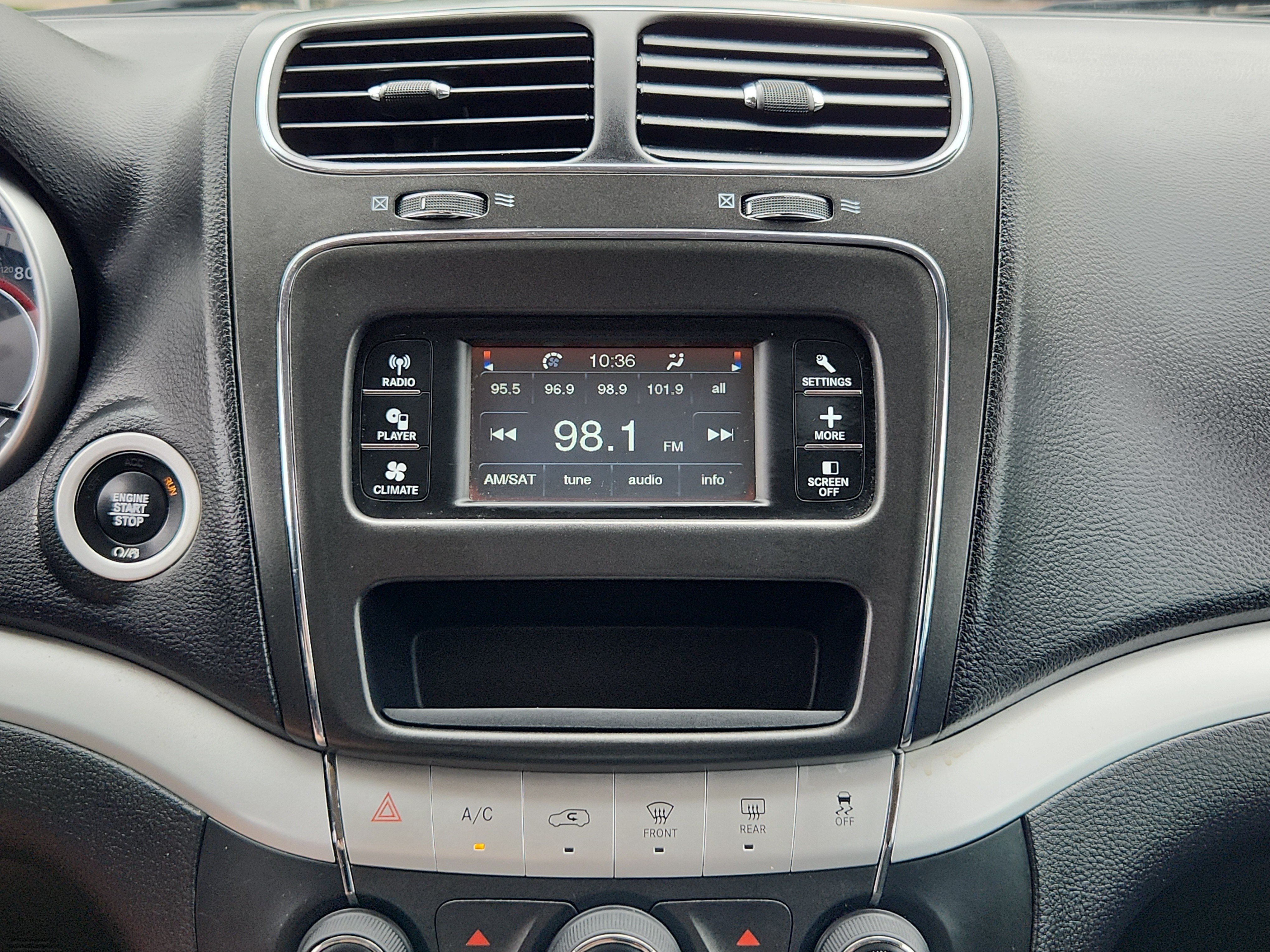 Used 2017 Dodge Journey SXT w/ Comfort/Convenience Group FWD image 23