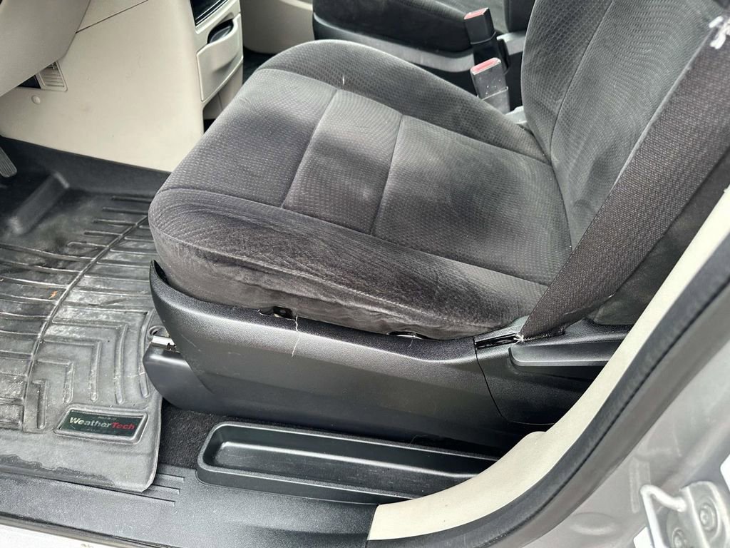 Used 2013 Dodge Grand Caravan SE FWD image 19