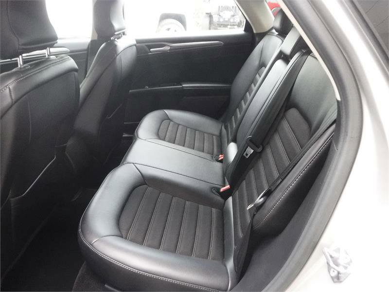 Used 2017 Ford Fusion SE w/ Equipment Group 201A image 6