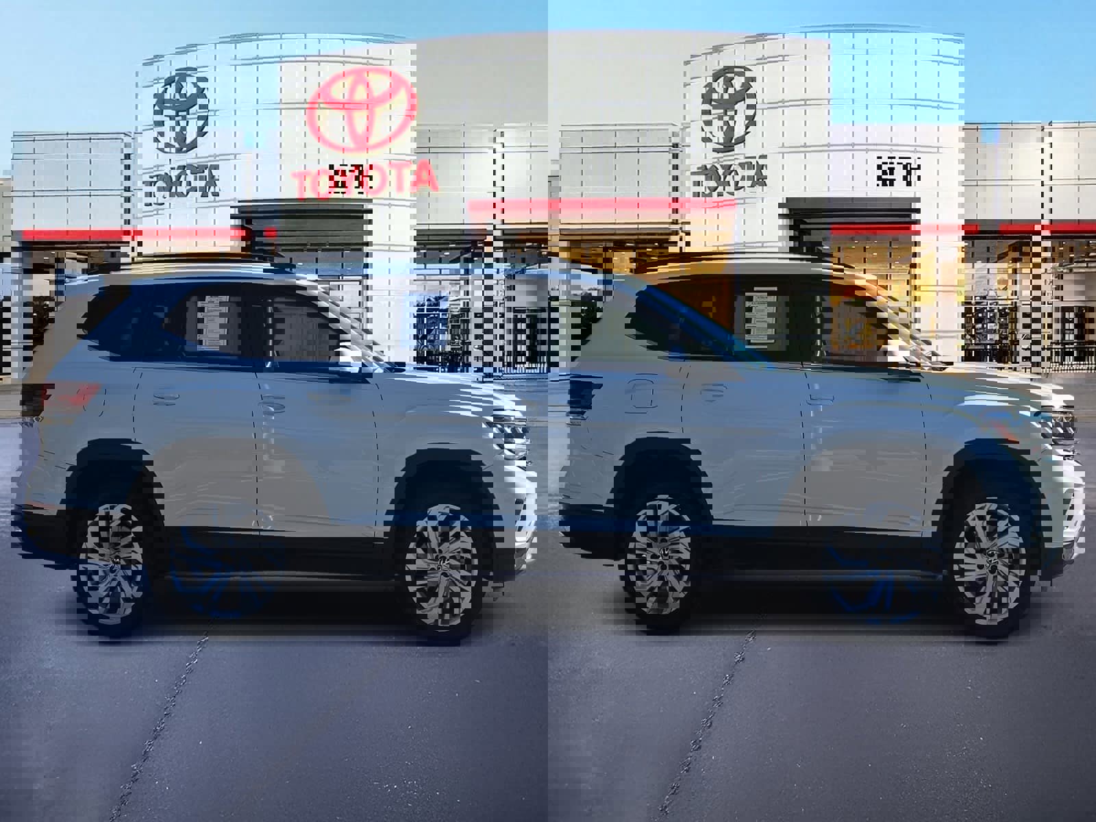 Used 2023 Volkswagen Atlas SE image 4