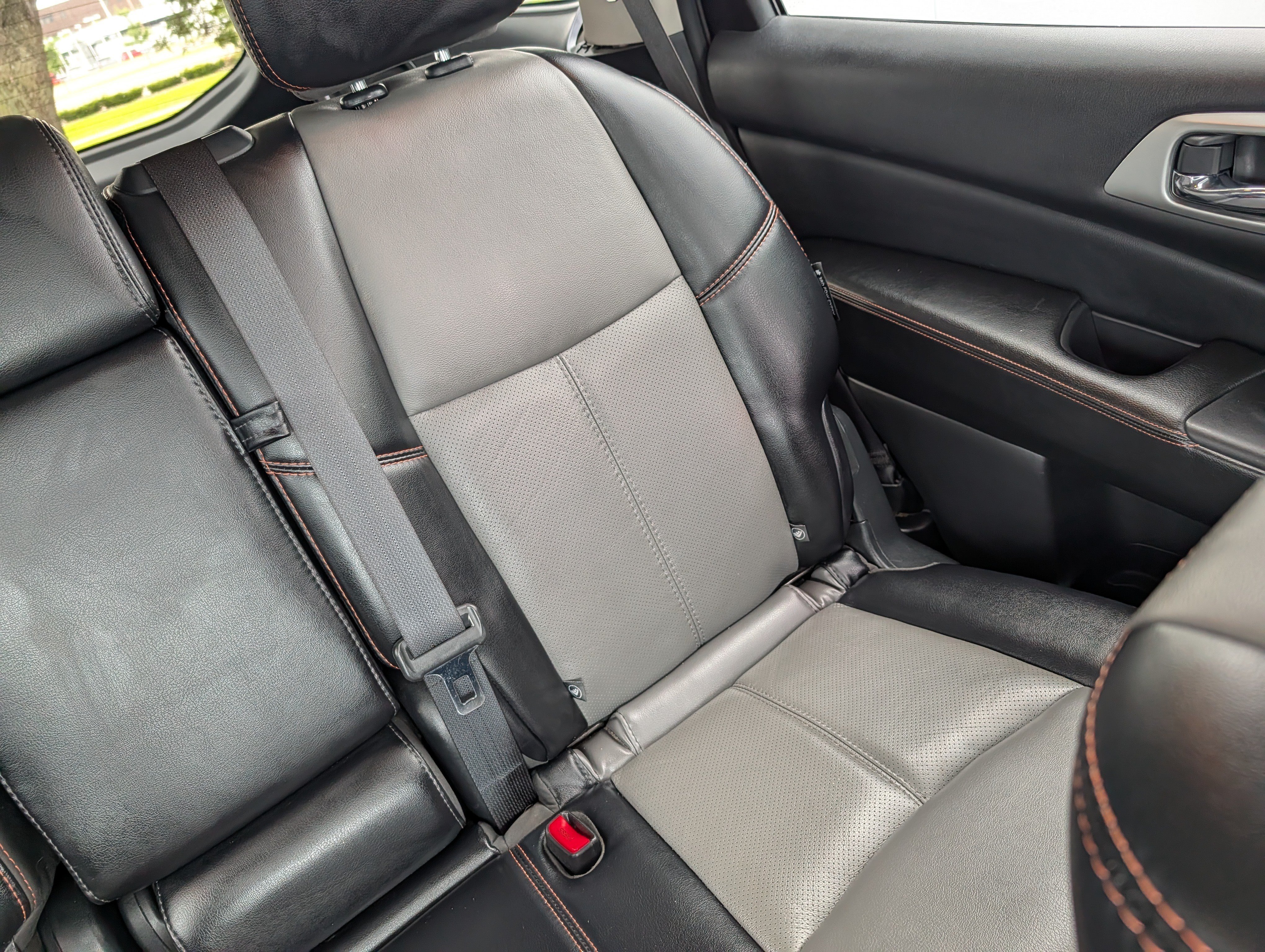 Used 2019 Nissan Pathfinder SL AWD/4WD image 14