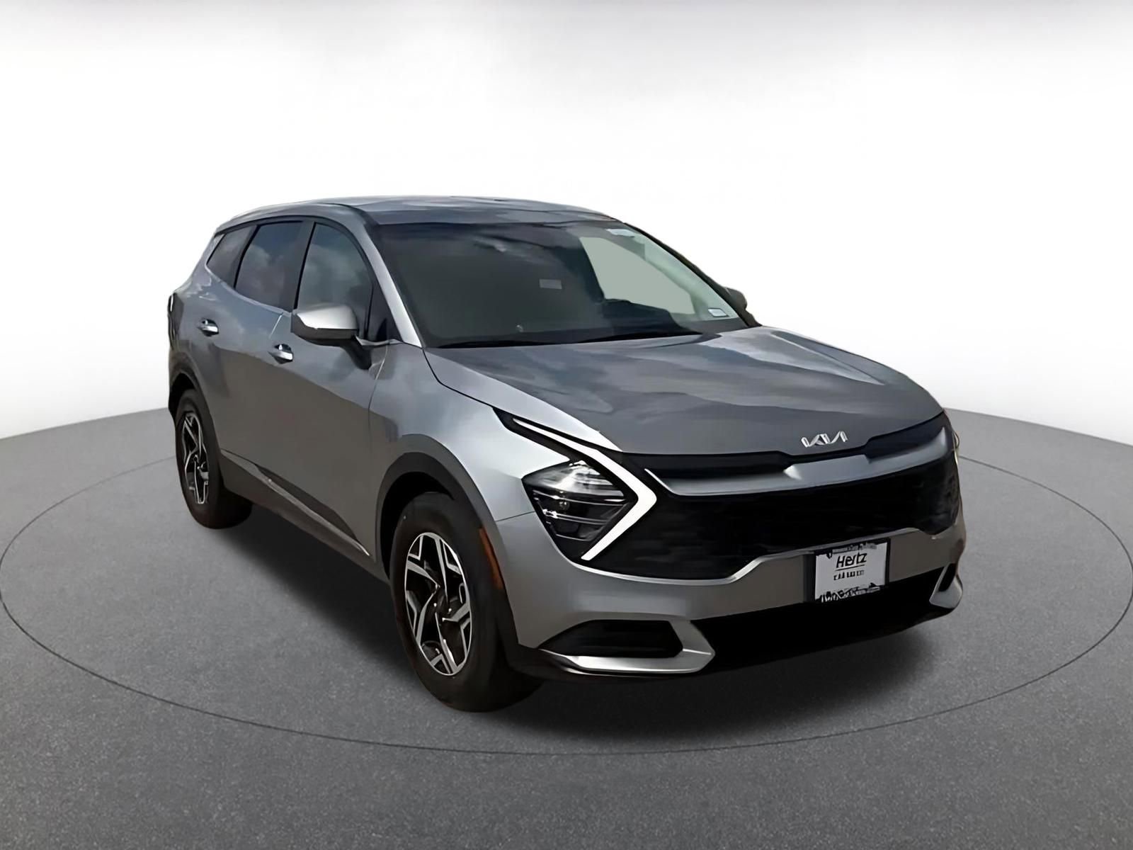 Used 2025 Kia Sportage LX image 3