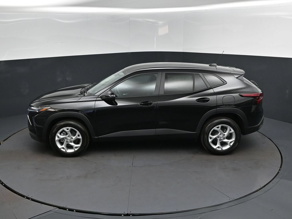 New 2026 Chevrolet Trax LS w/ LS Convenience Package FWD image 32