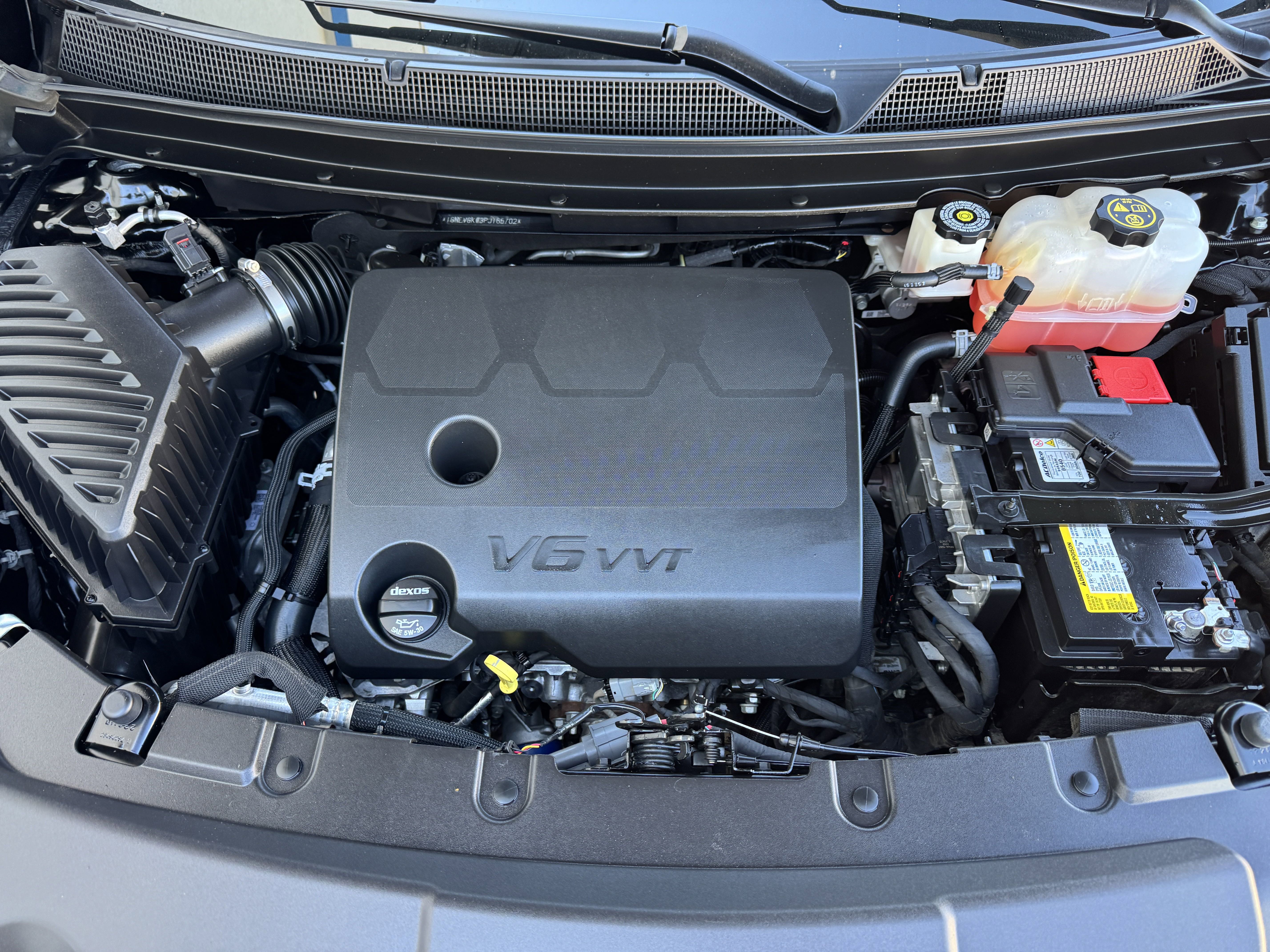 Used 2023 Chevrolet Traverse LT w/ Rear Camera Mirror Package image 18