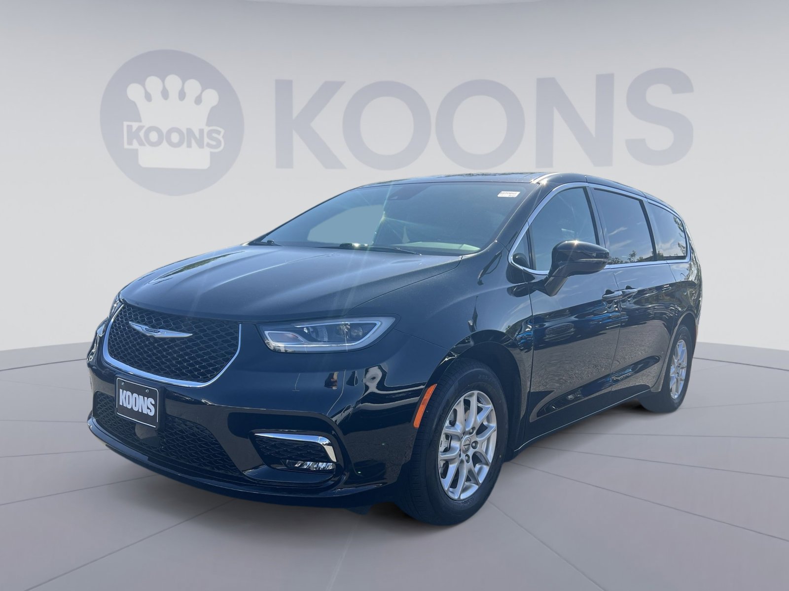 Used 2025 Chrysler Pacifica Select