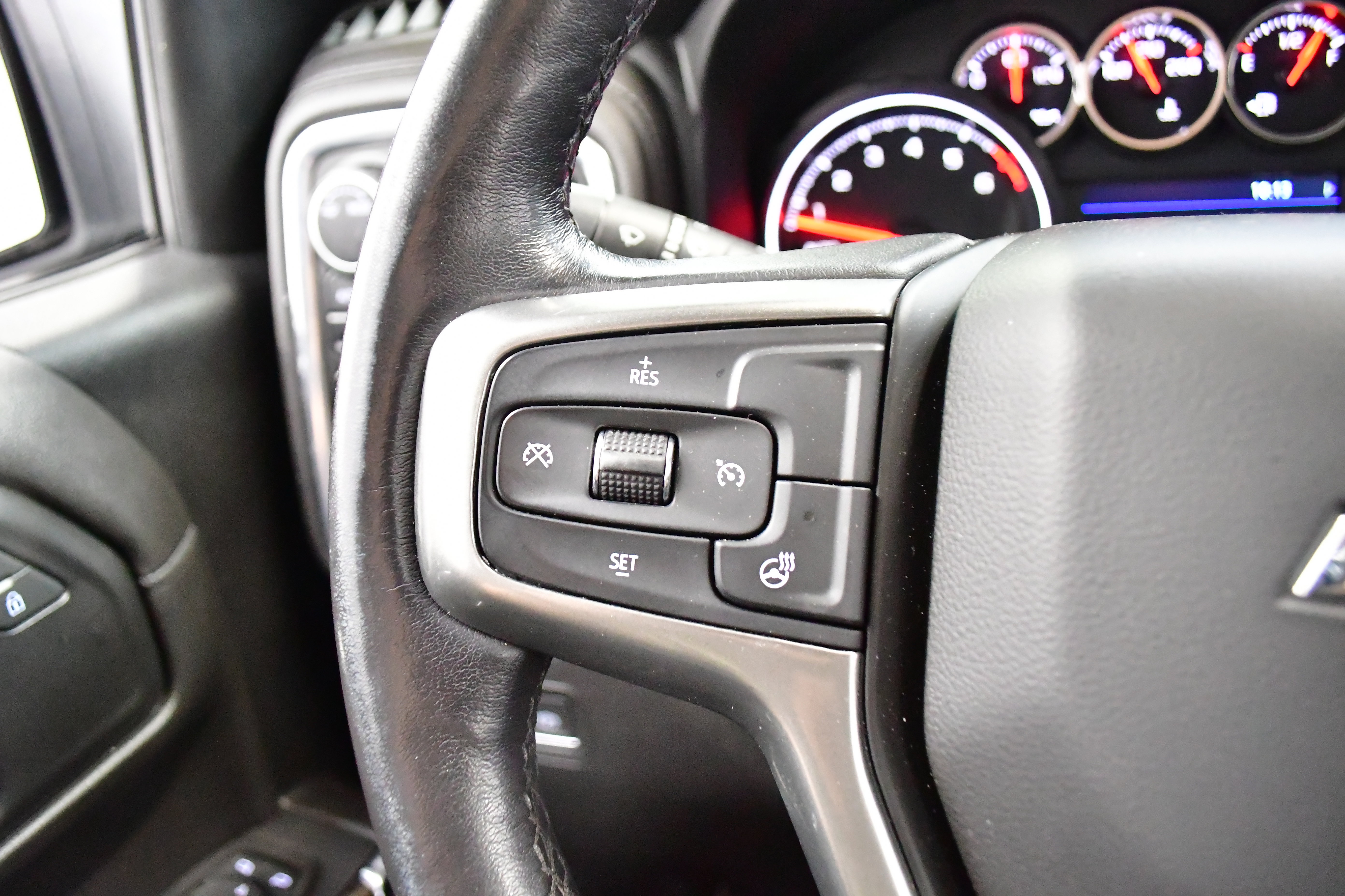 Used 2022 Chevrolet Silverado 1500 LT AWD/4WD image 22