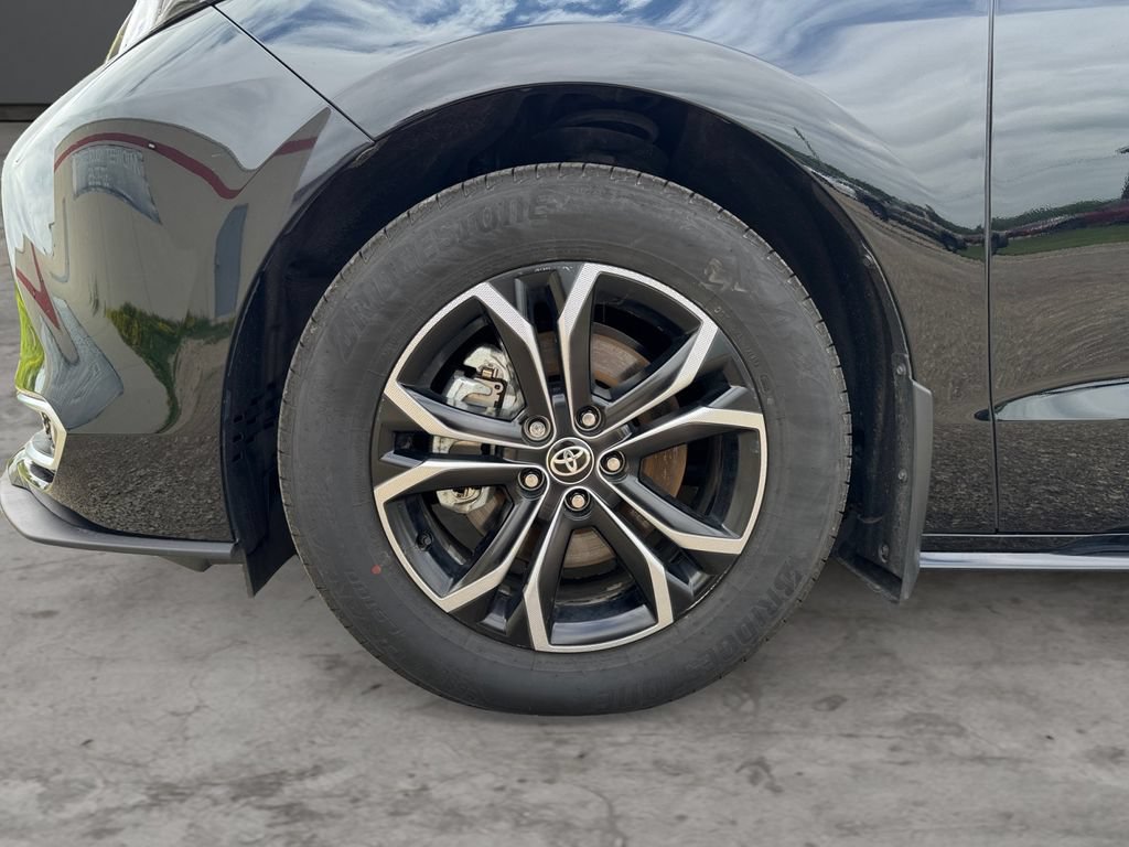 Certified 2026 Toyota Sienna Platinum AWD/4WD image 9