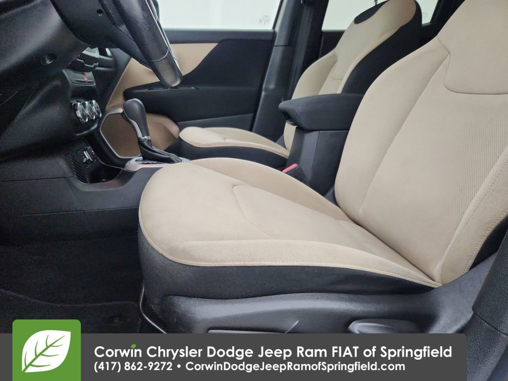 Used 2016 Jeep Renegade Latitude image 19
