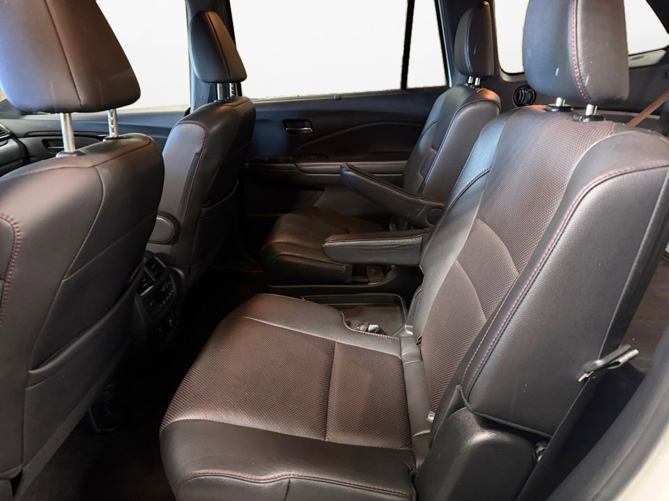 Used 2021 Honda Pilot Black Edition image 16