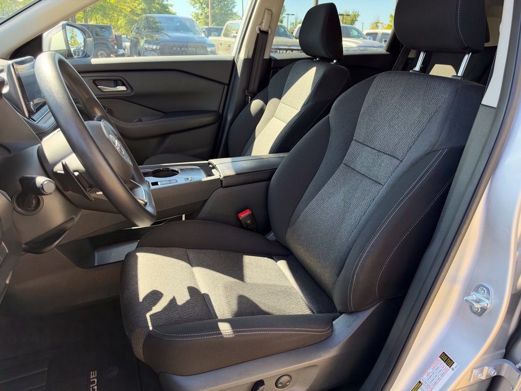 Used 2024 Nissan Rogue SV FWD image 21