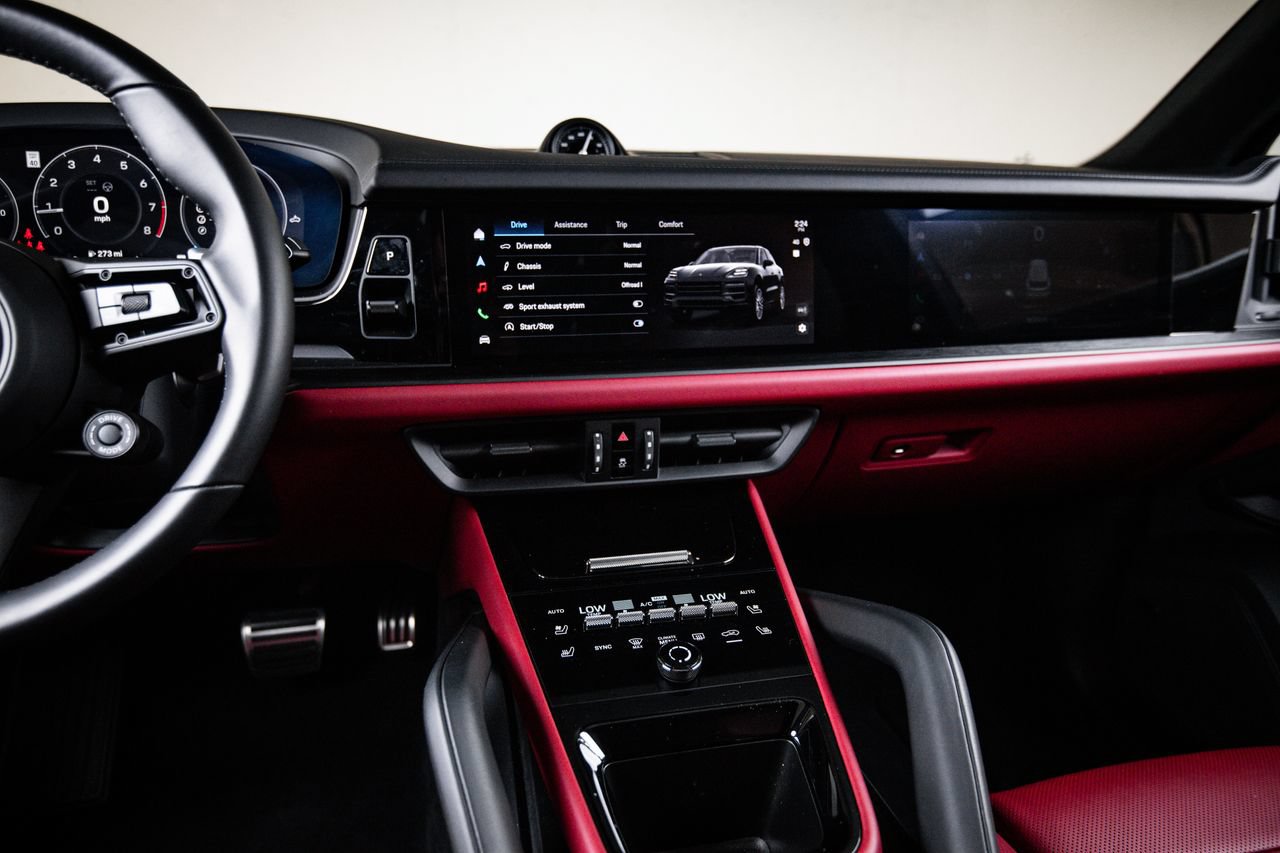 Certified 2026 Porsche Cayenne GTS AWD/4WD image 19
