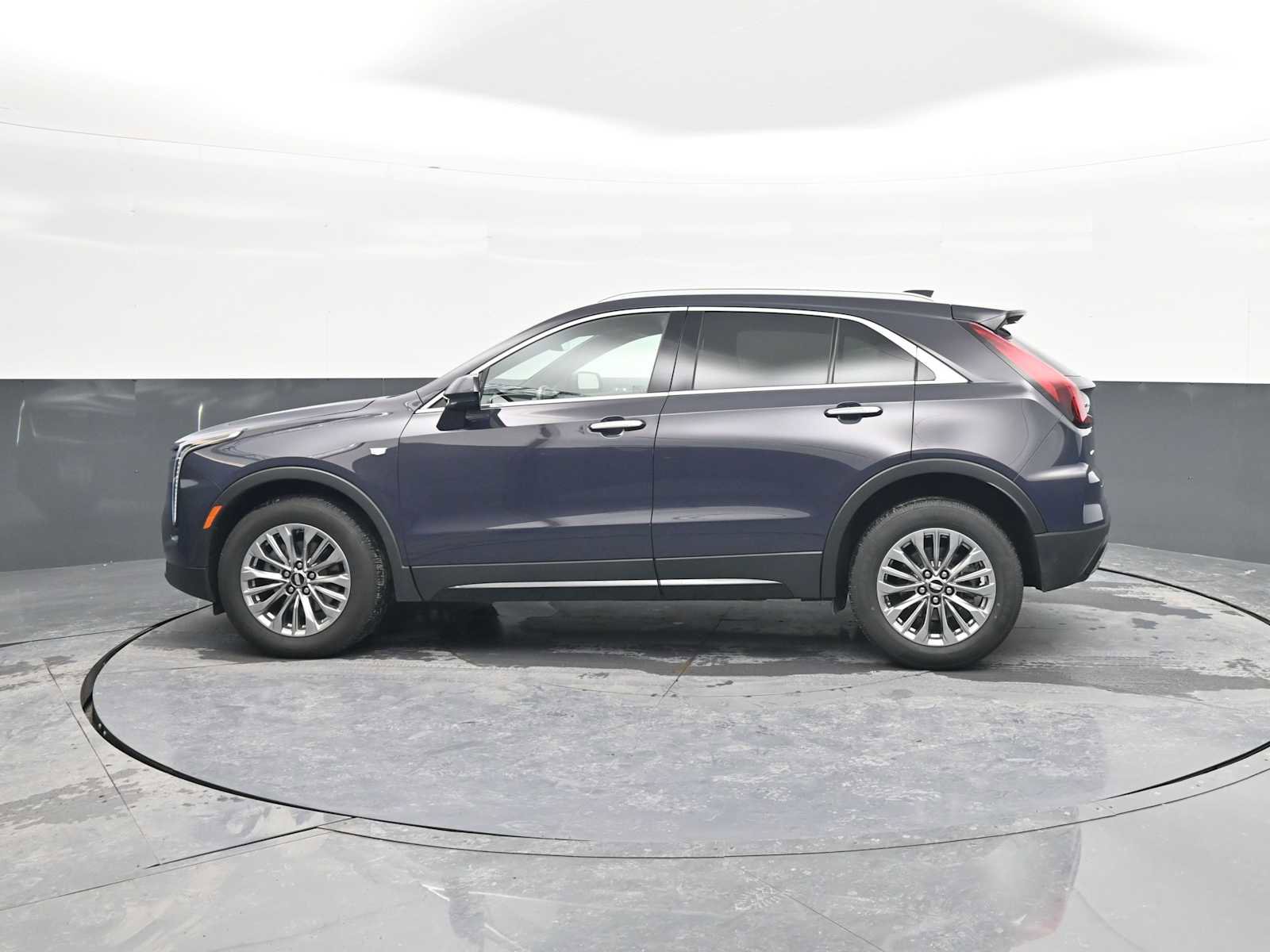 Used 2024 Cadillac XT4 Premium Luxury image 4