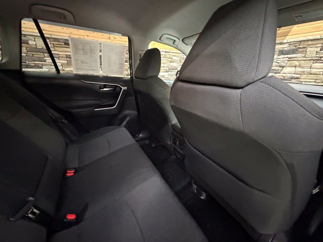 Used 2021 Toyota RAV4 XLE AWD/4WD image 32