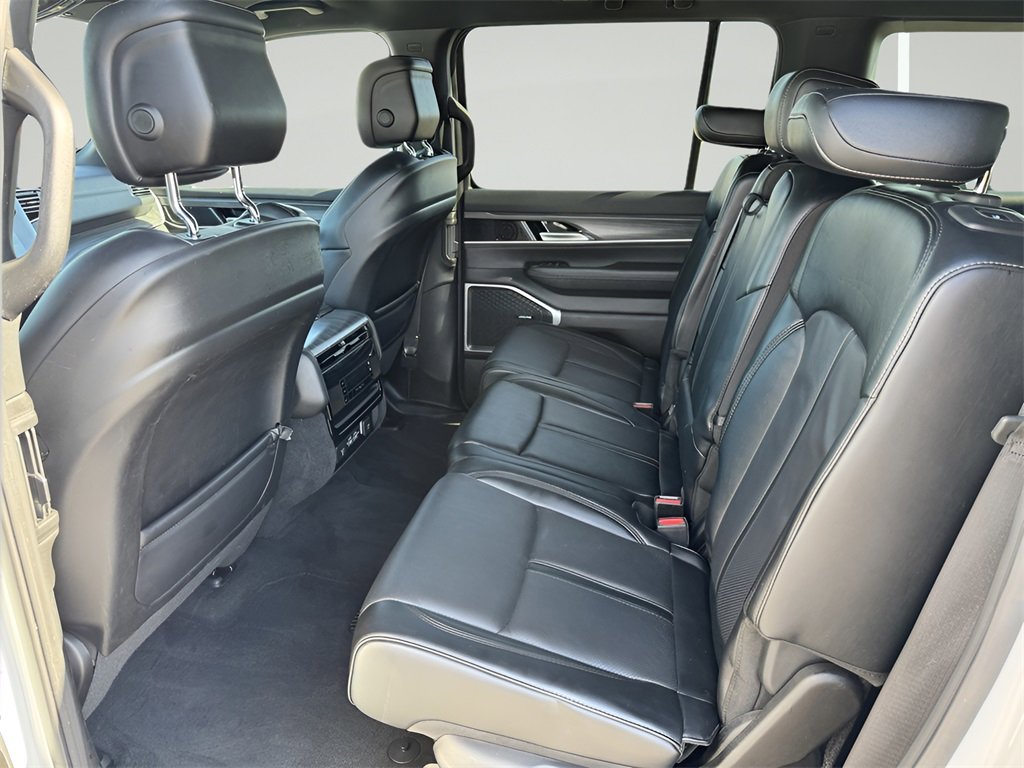 Used 2024 Jeep Wagoneer L Series III w/ Flexible Seating Group image 19