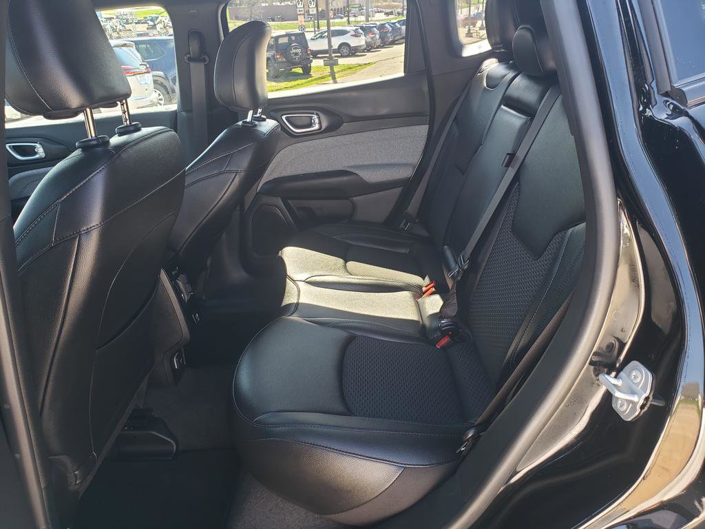 Used 2024 Jeep Compass Latitude image 12
