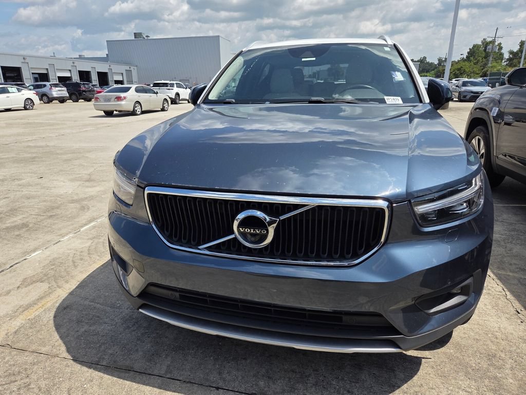 Used 2021 Volvo XC40 T5 Momentum w/ Premium Package AWD/4WD image 2