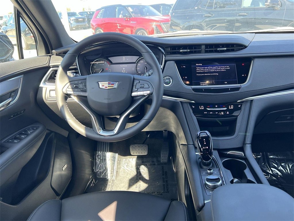 New 2025 Cadillac XT6 Luxury image 11