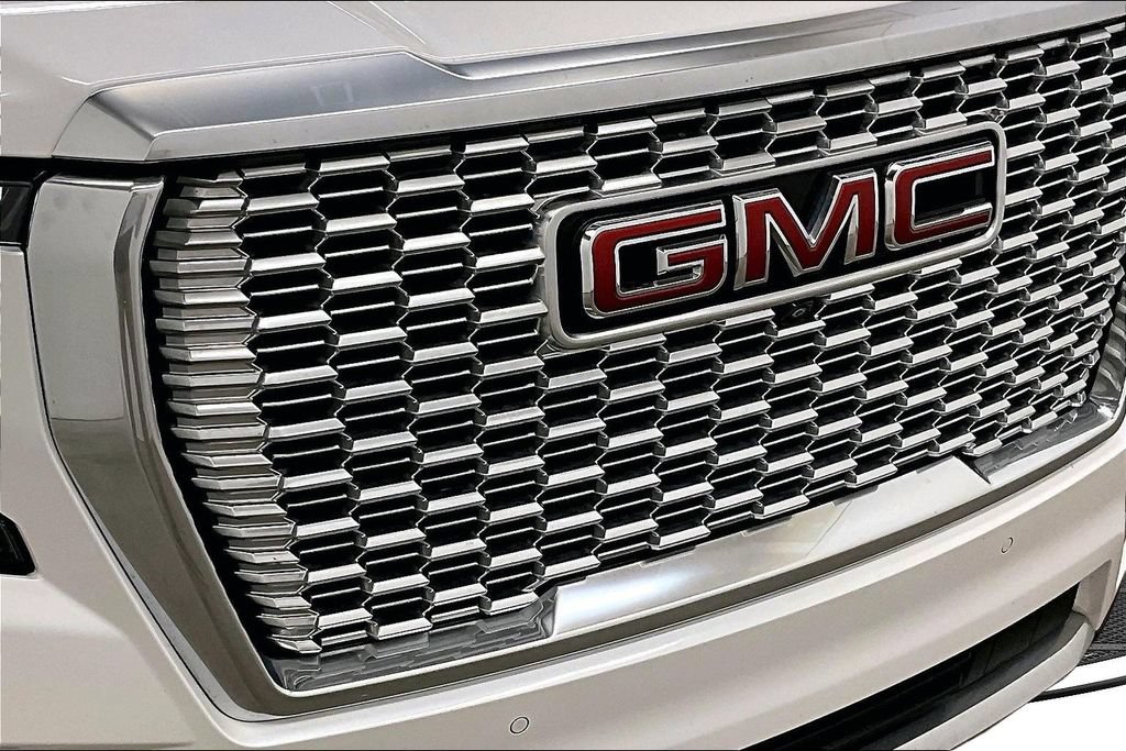 Used 2022 GMC Yukon Denali w/ Denali Premium Package AWD/4WD image 32