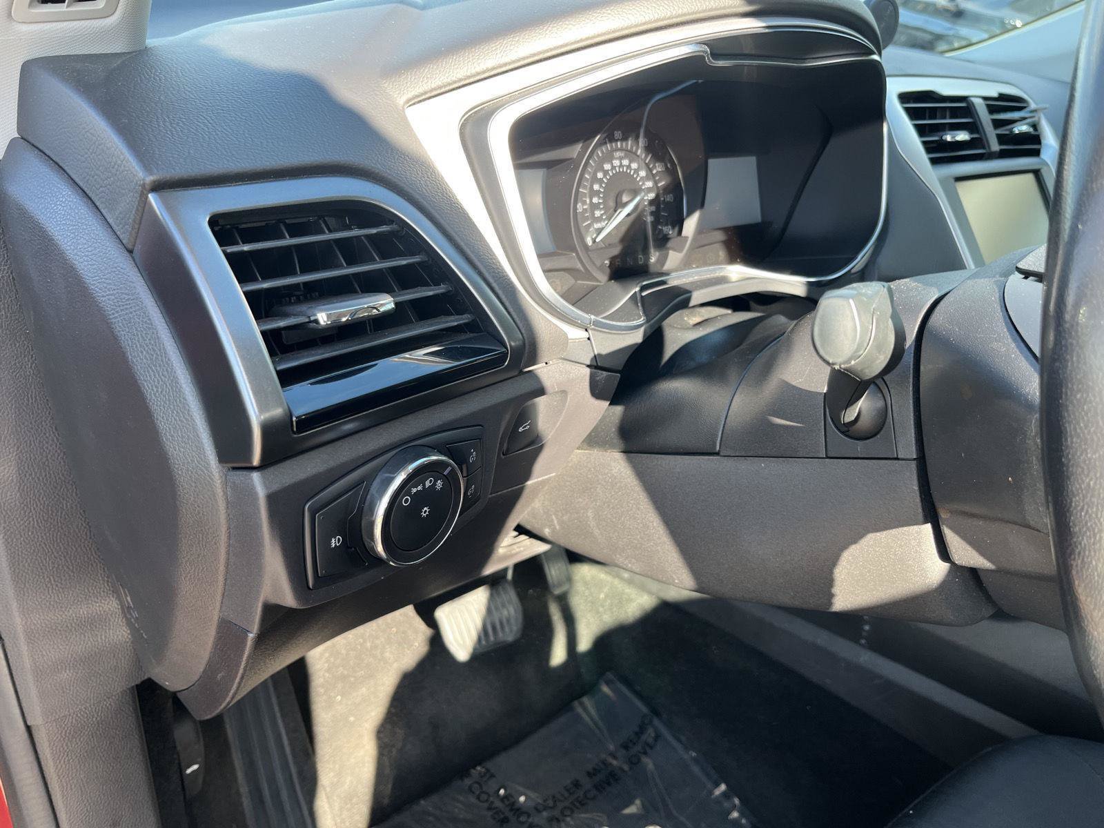 Used 2014 Ford Fusion SE FWD image 15