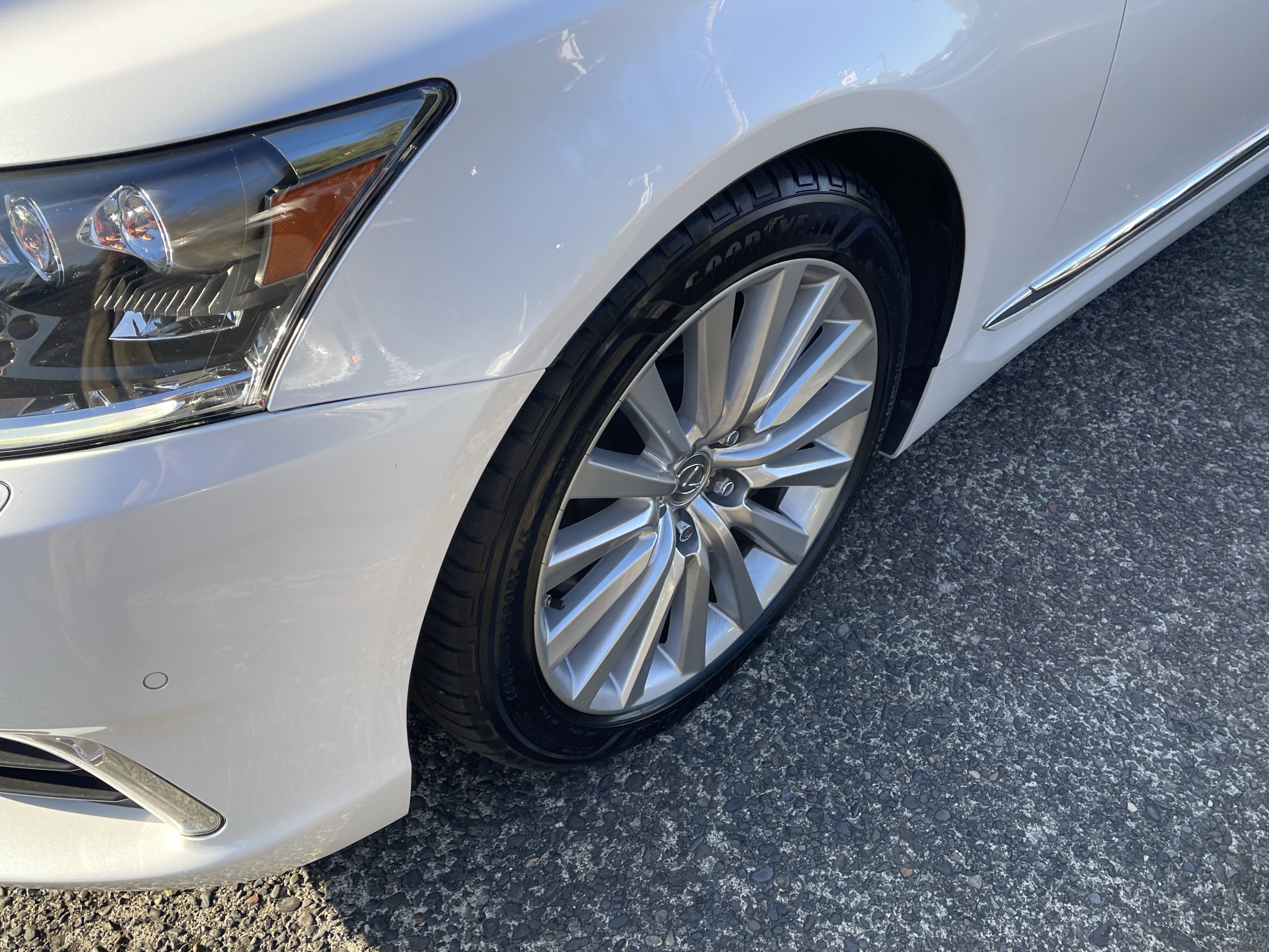 Used 2016 Lexus LS 460 AWD w/ Comfort Package image 8