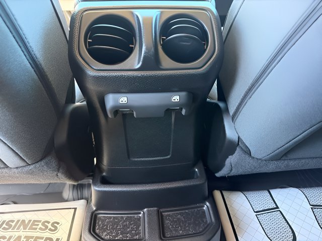 Used 2024 Jeep Wrangler Unlimited AWD/4WD image 8