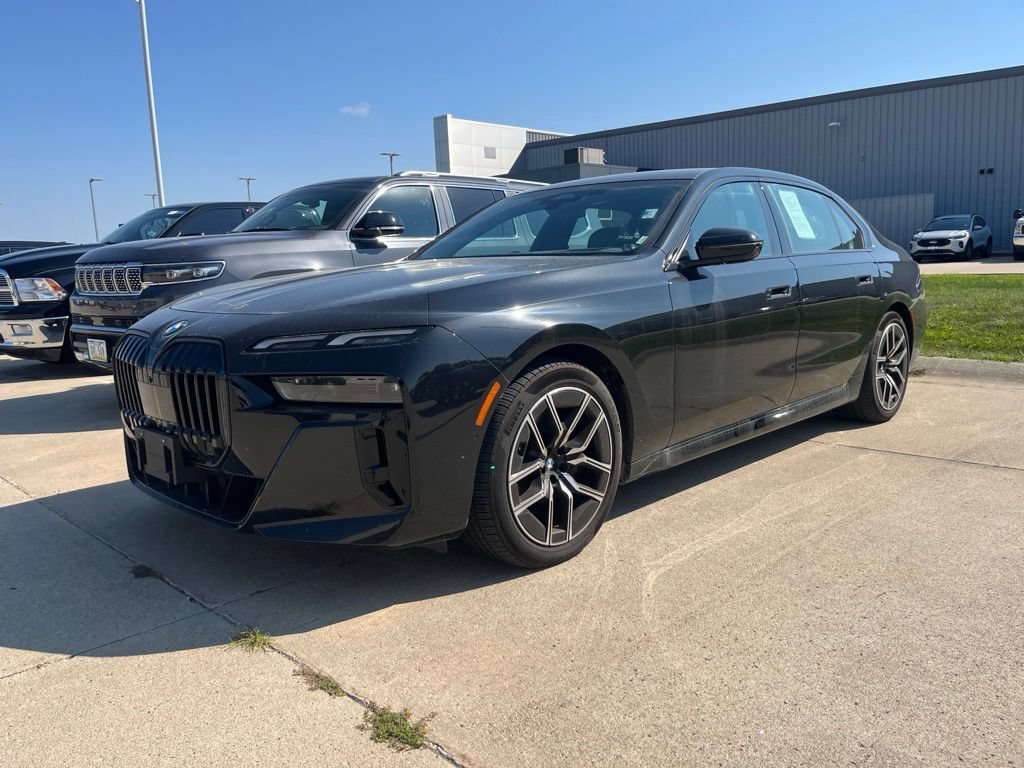 Used 2026 BMW 740i xDrive AWD/4WD image 2