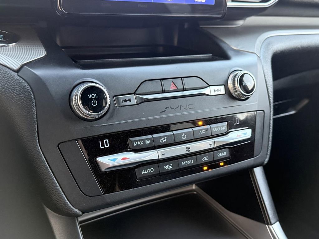 Used 2020 Ford Explorer XLT w/ Equipment Group 202A image 22