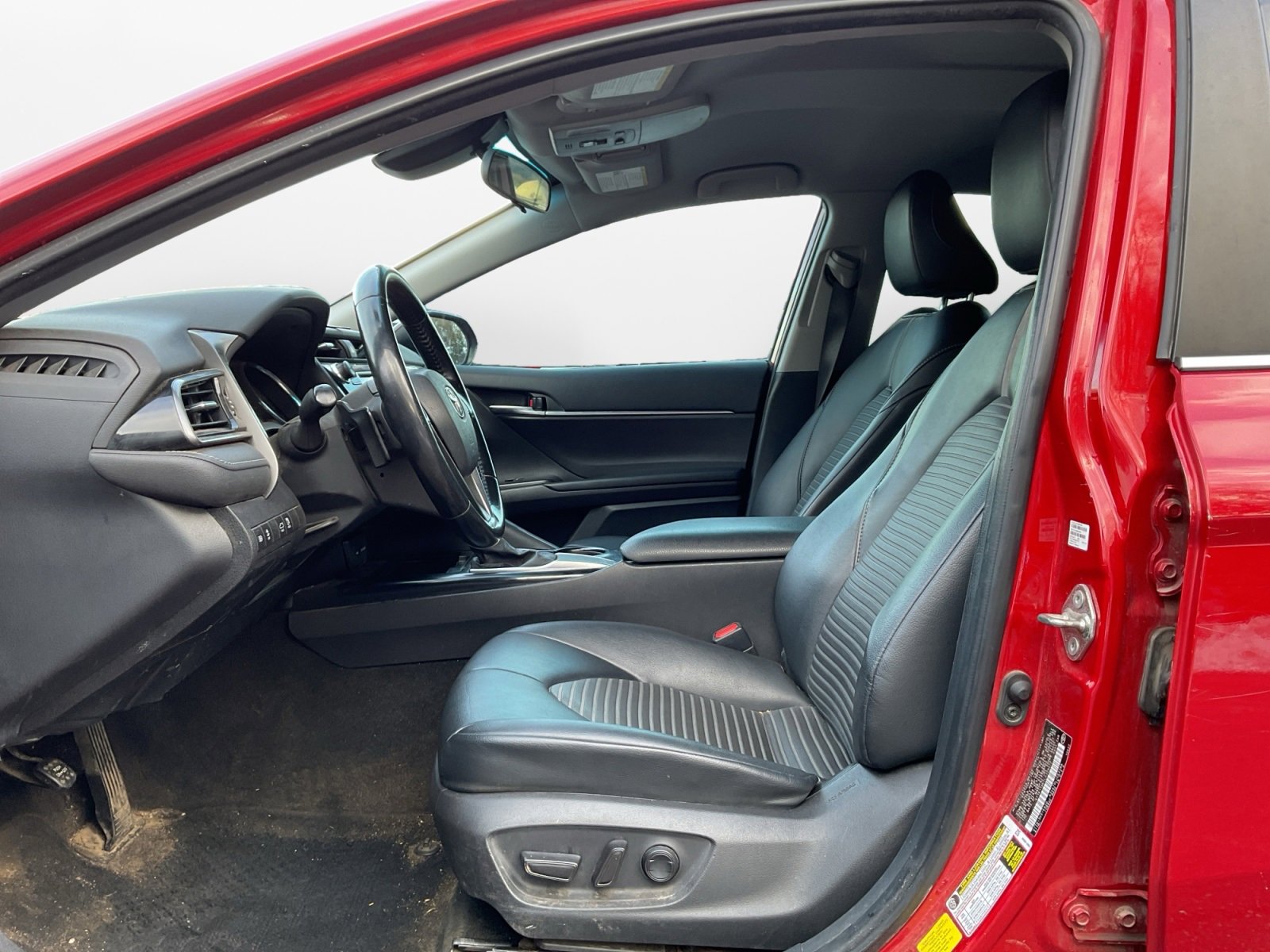 Used 2020 Toyota Camry SE image 10