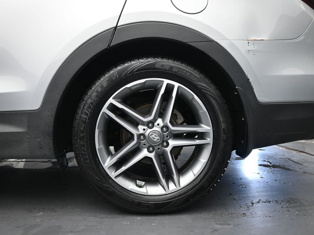 Used 2017 Hyundai Santa Fe SE image 12