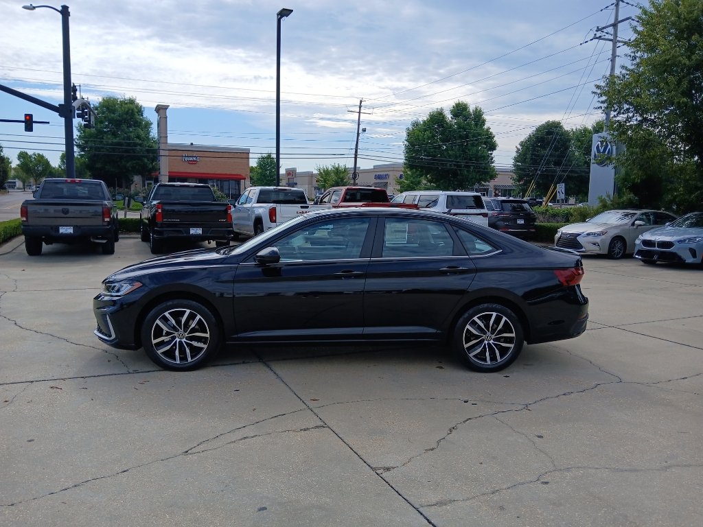 New 2027 Volkswagen Jetta SE FWD image 4