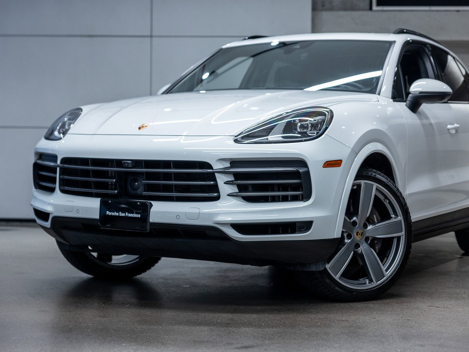 Certified 2023 Porsche Cayenne Platinum Edition image 22