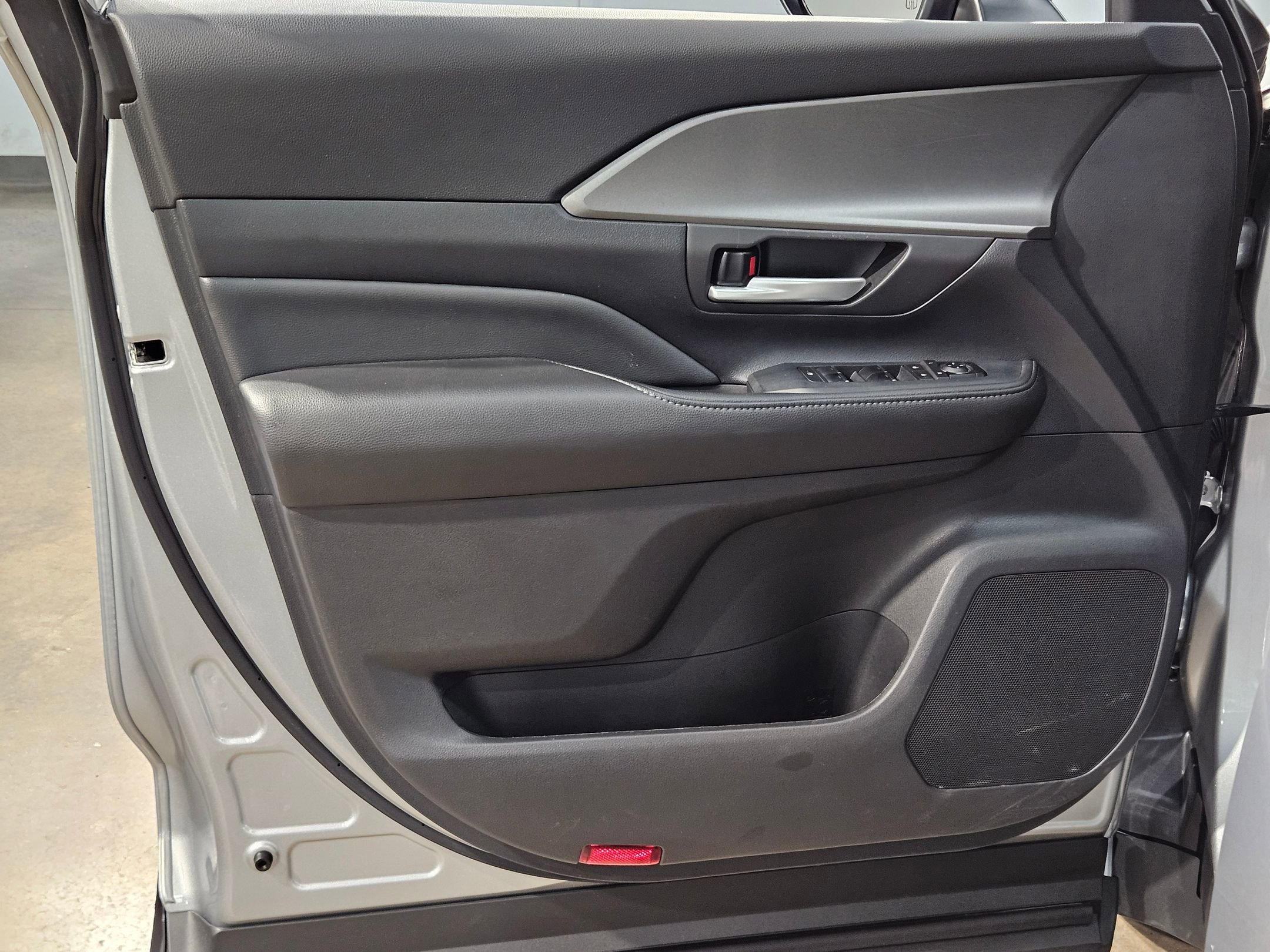 Used 2025 Toyota Grand Highlander AWD image 20