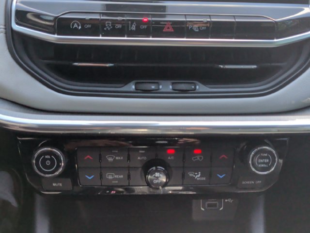 Used 2023 Jeep Compass Limited w/ Sun and Sound Group AWD/4WD image 22