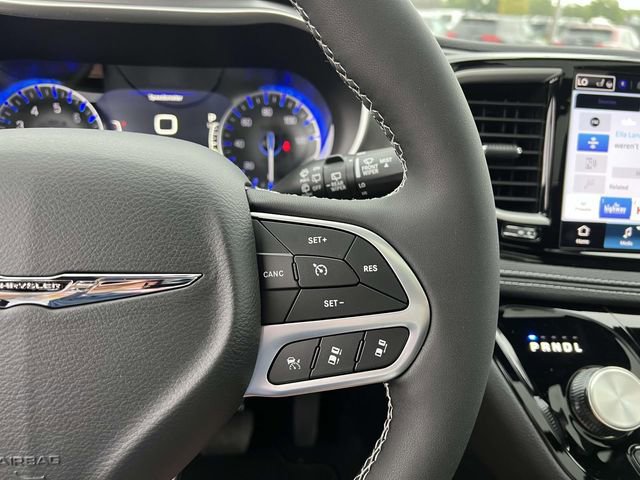 New 2025 Chrysler Pacifica Select image 20