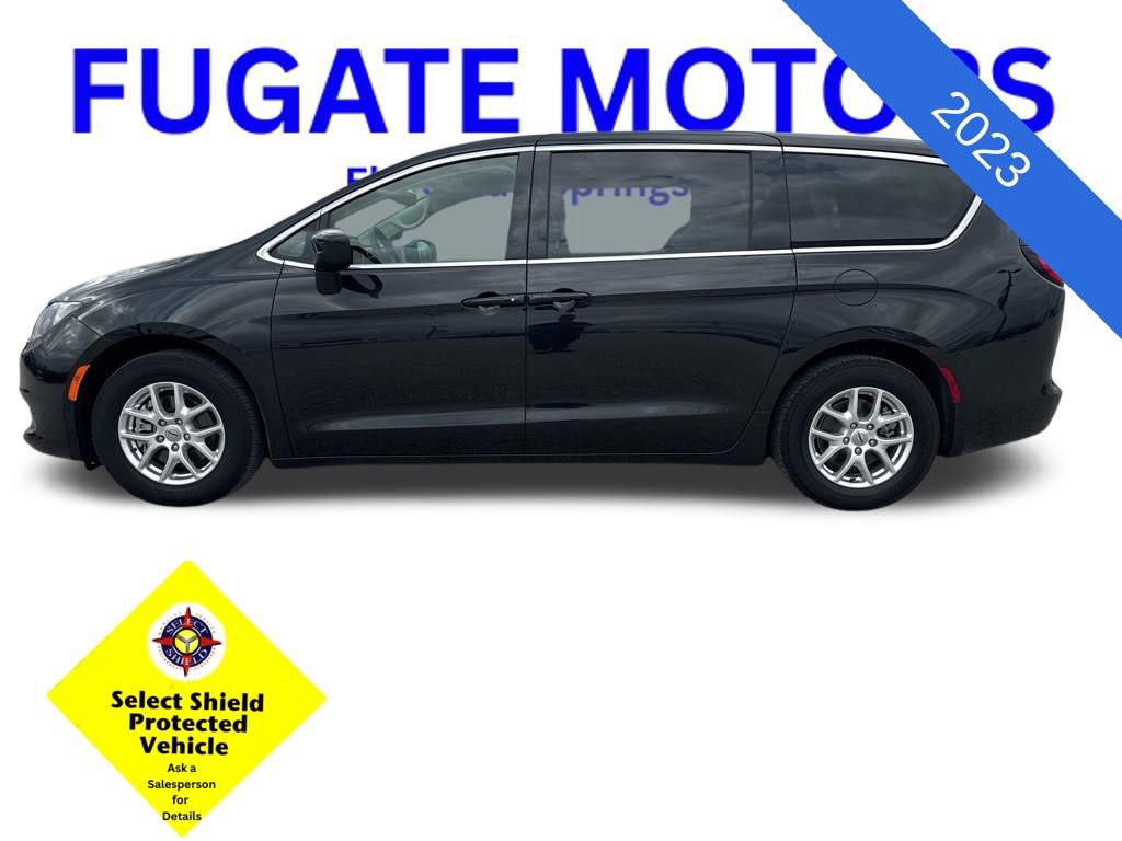 Used 2023 Chrysler Voyager LX image 2
