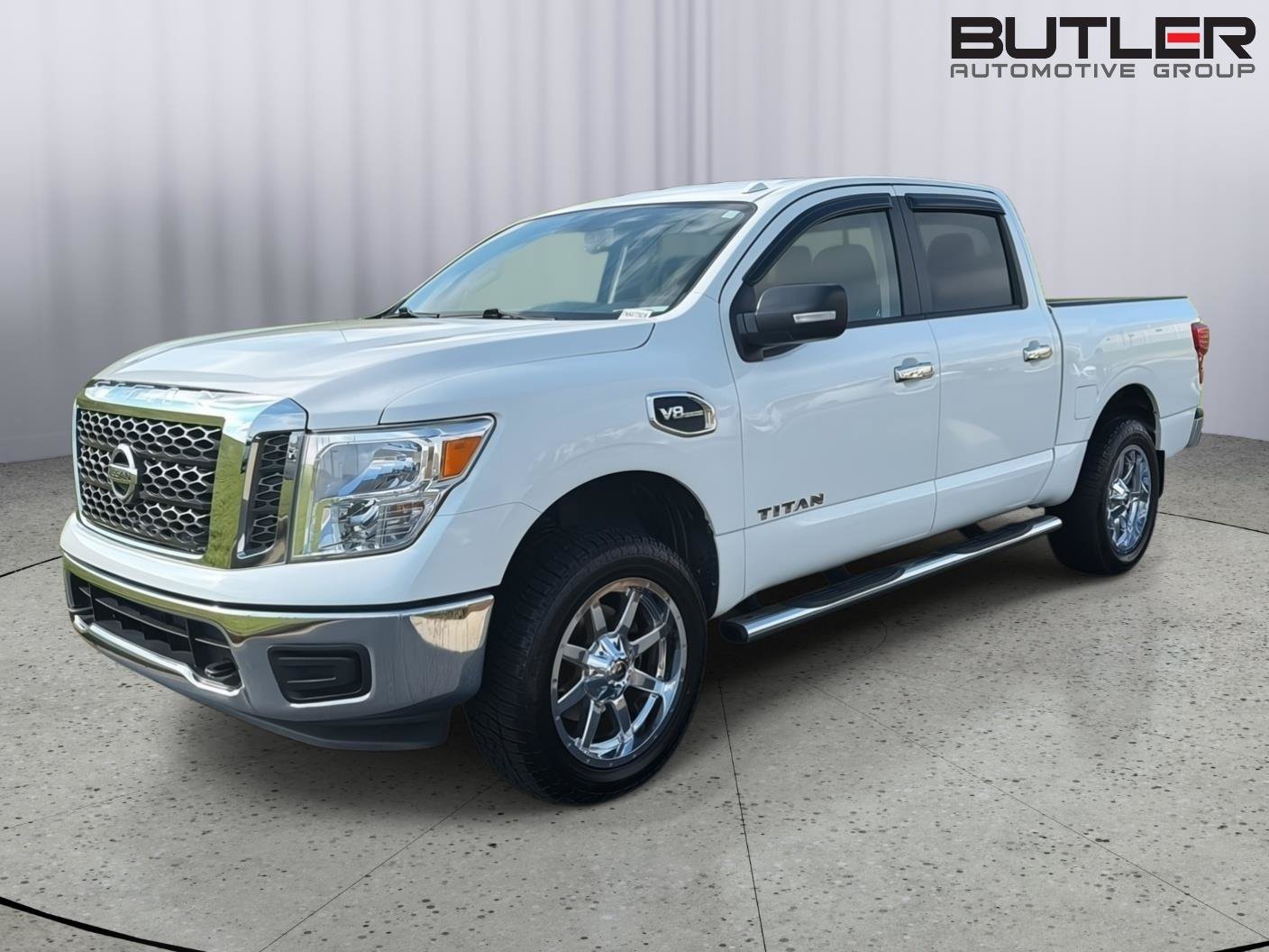 Used 2017 Nissan Titan SV AWD/4WD image 2