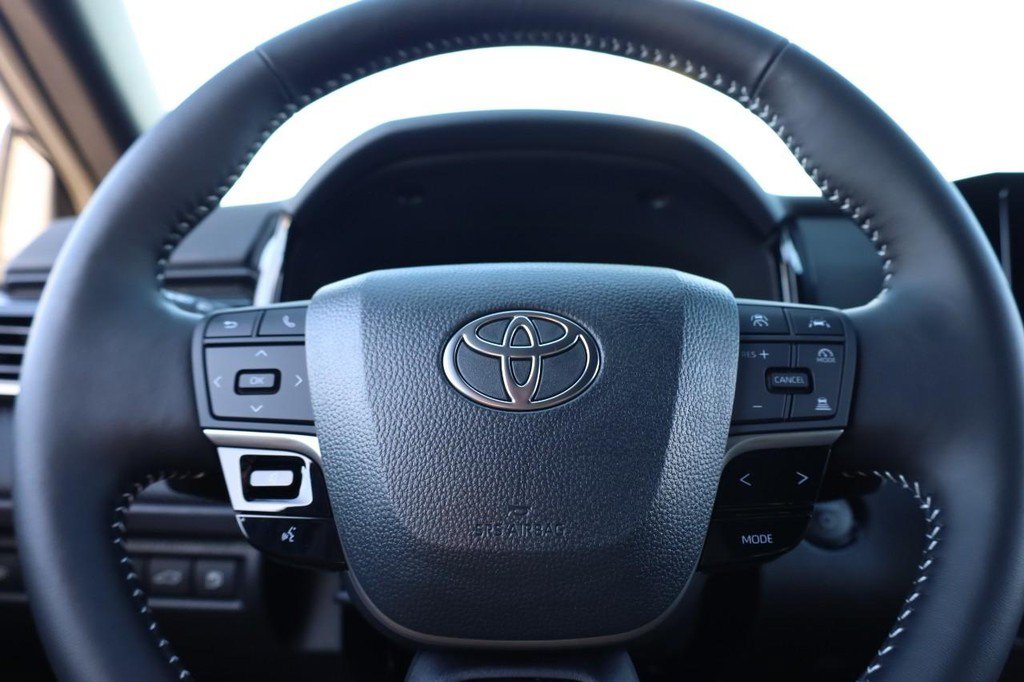 New 2026 Toyota Camry SE AWD/4WD image 9