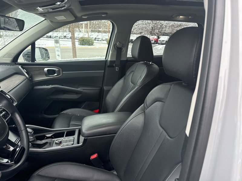 Used 2023 Kia Sorento S w/ Panoramic Sunroof Package image 12