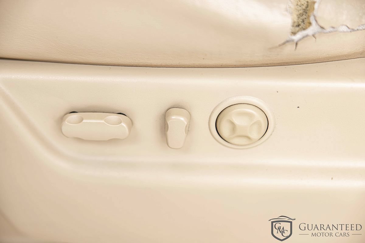 Used 2010 Cadillac Escalade 2WD Hybrid image 24