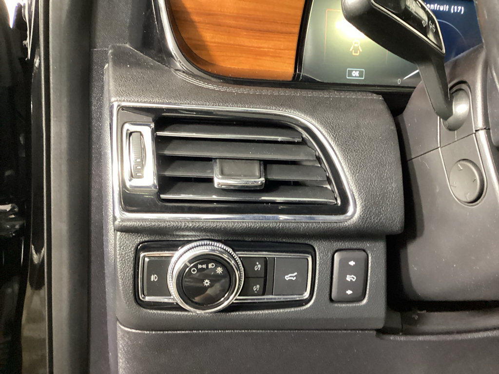 Used 2019 Lincoln Navigator Reserve w/ Cargo Package AWD/4WD image 24