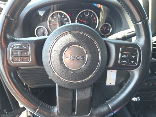 Used 2016 Jeep Wrangler Unlimited Sahara w/ Dual Top Group AWD/4WD image 16