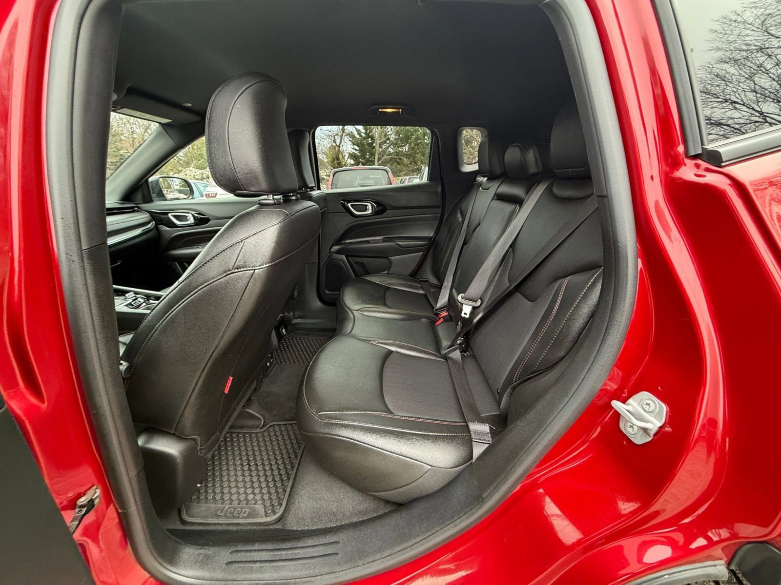 Used 2025 Jeep Compass Trailhawk image 24