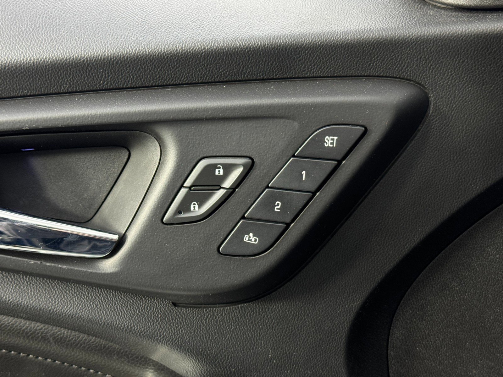 Used 2017 Chevrolet Malibu Premier w/ Premier Sun and Wheel Package image 16