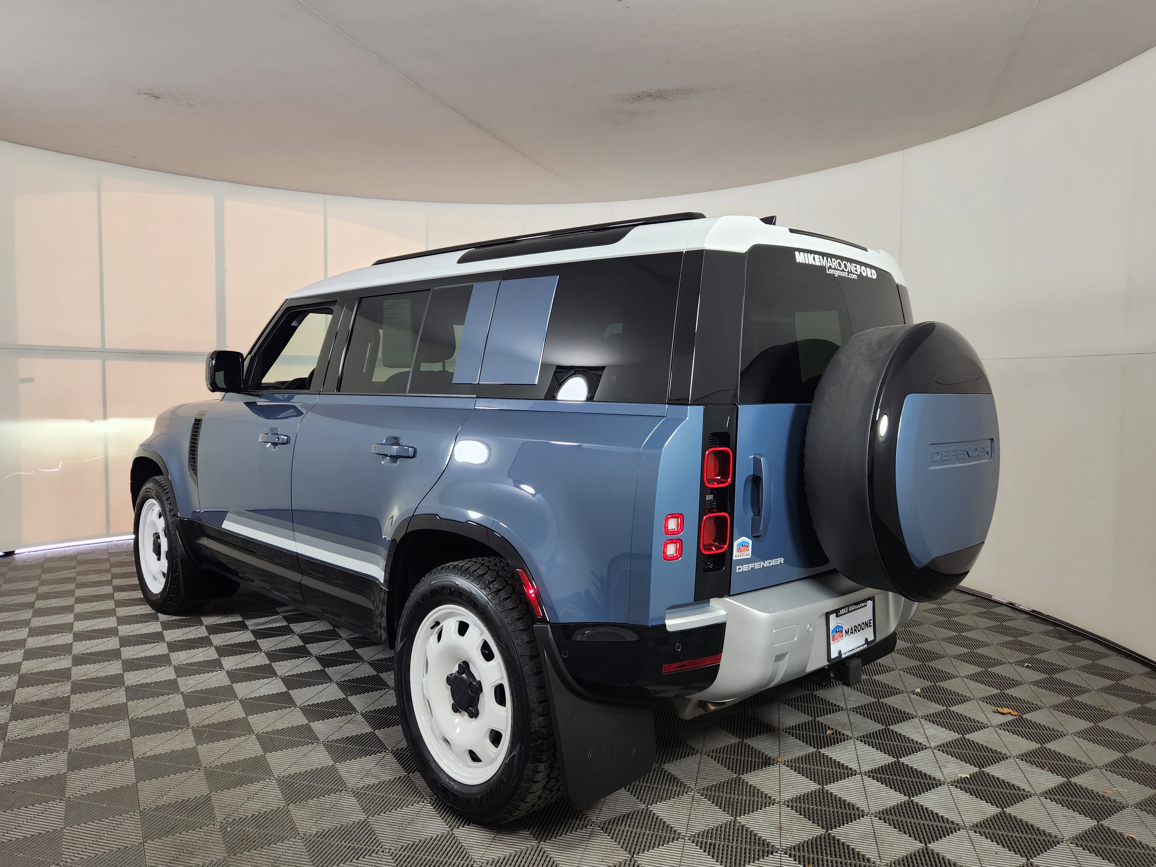 Used 2025 Land Rover Defender 110 S image 5