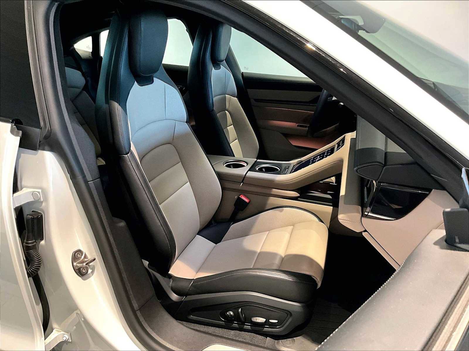 Used 2025 Porsche Taycan image 22