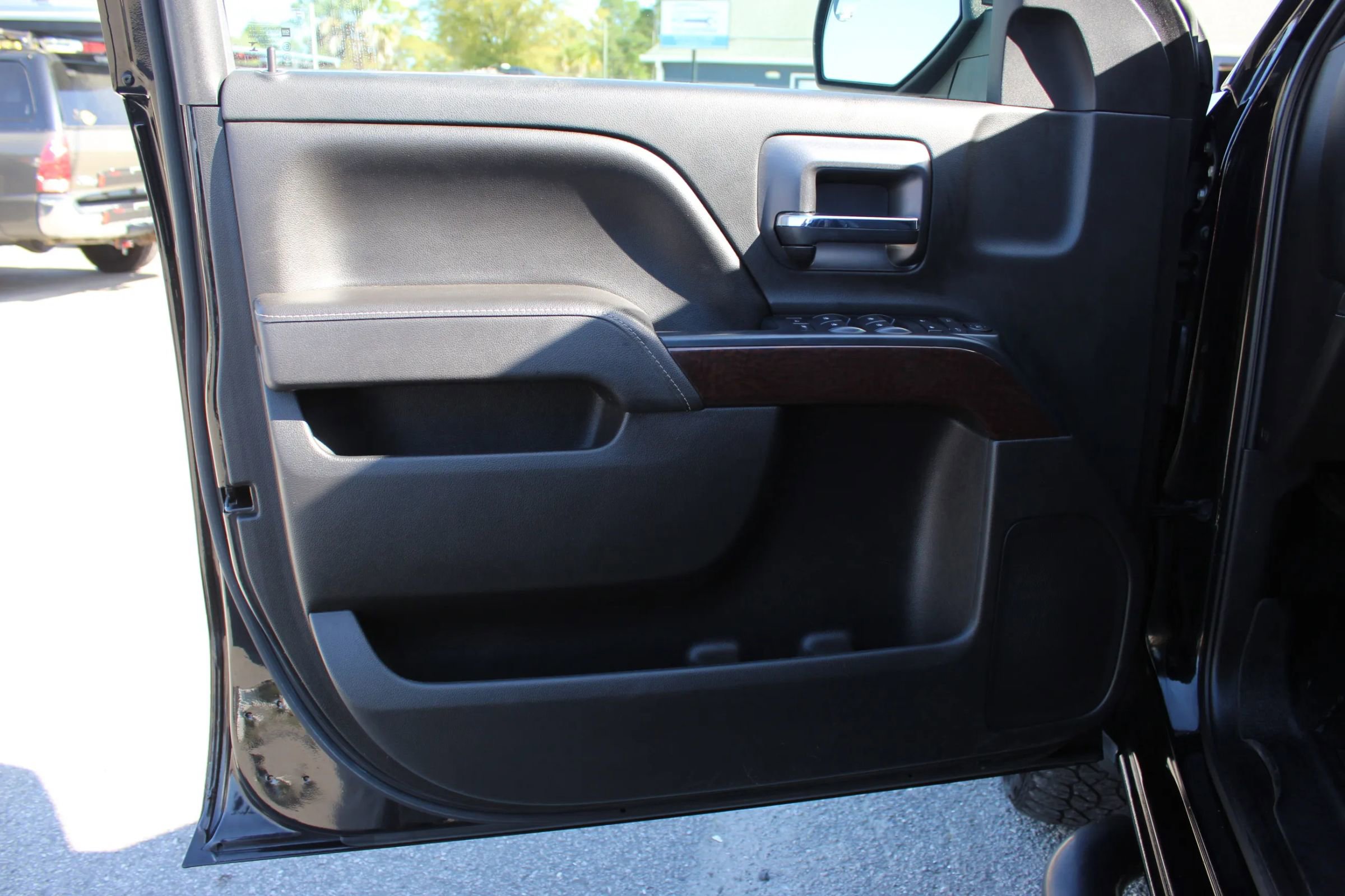 Used 2017 GMC Sierra 1500 SLE w/ SLE Value Package image 11