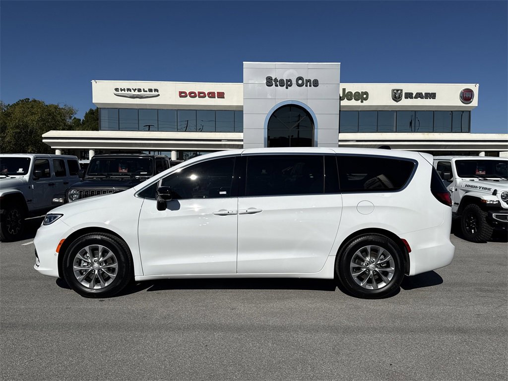 New 2026 Chrysler Pacifica Limited image 8